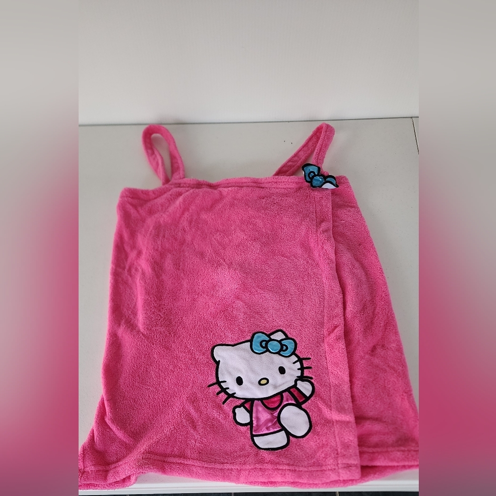 Hello Kitty sleepwear bath/swimsuit wrap in size L. - Picture 2 of 8